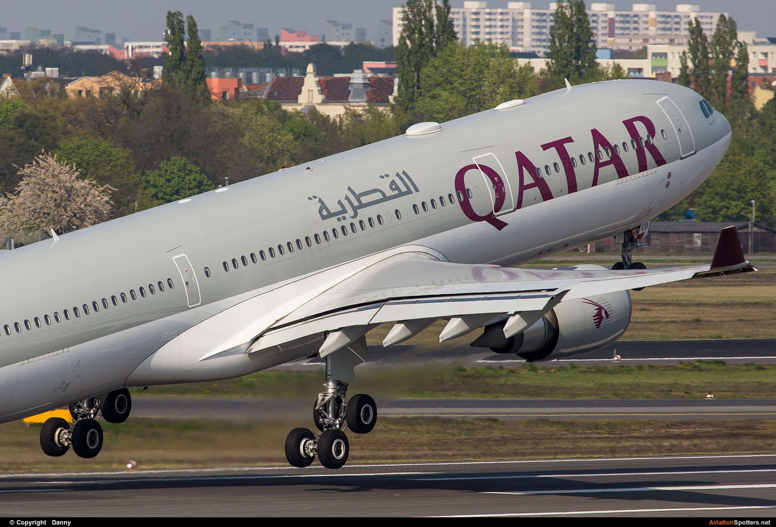 Qatar Airways  -  A330-300  (A7-AEB) By Danny (Digdis)