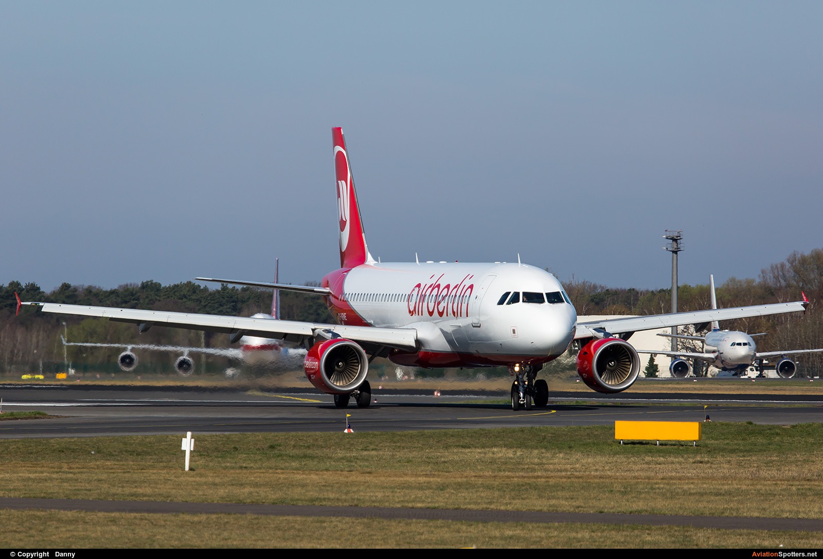 Air Berlin  -  A320-214  (D-ABNE) By Danny (Digdis)