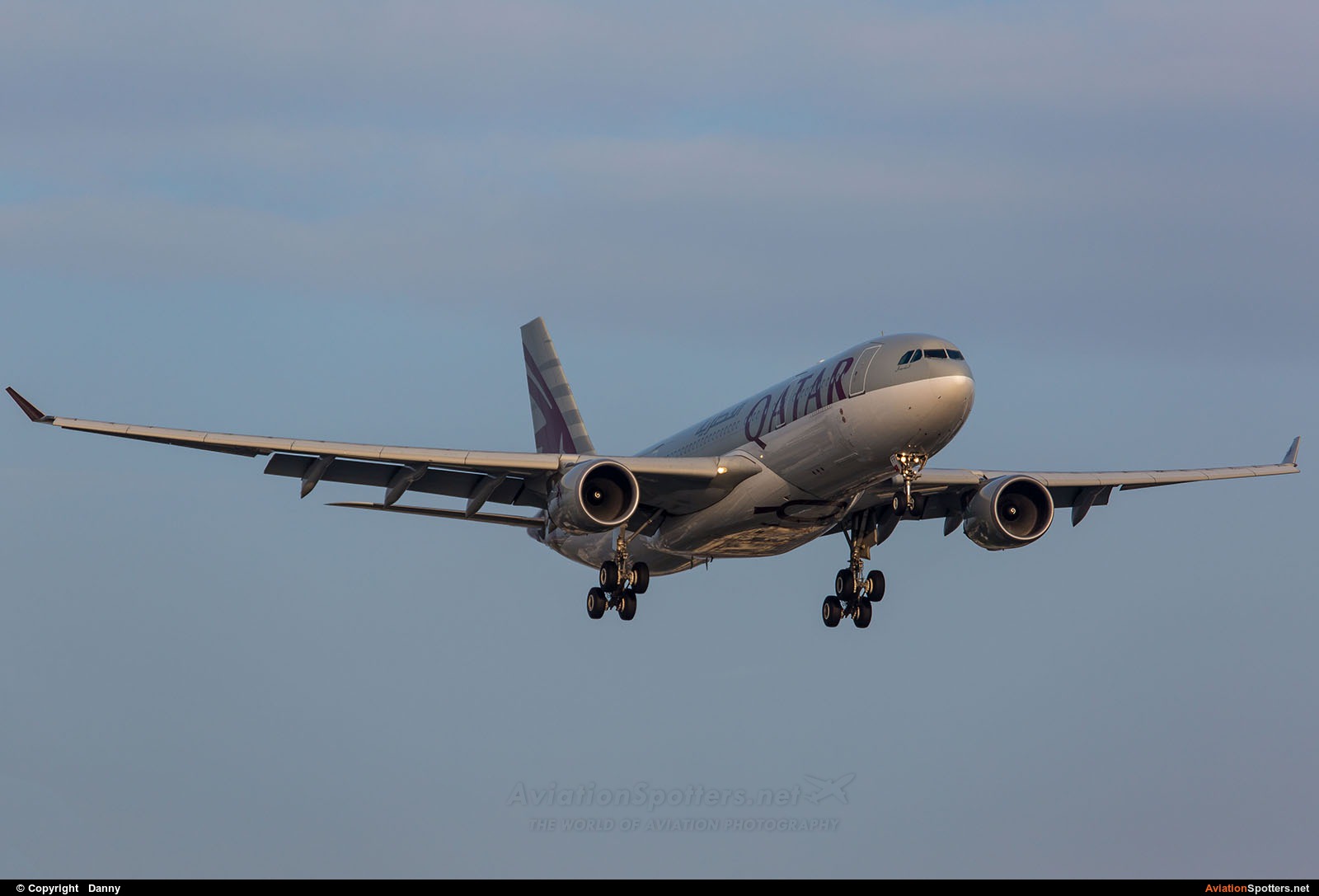 Qatar Airways  -  A330-200  (A7-AFP) By Danny (Digdis)