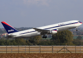 Boeing - 767-300ER (N175DN) - hamori
