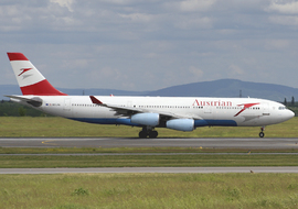 Airbus - A340-200 (OE-LAG) - hamori