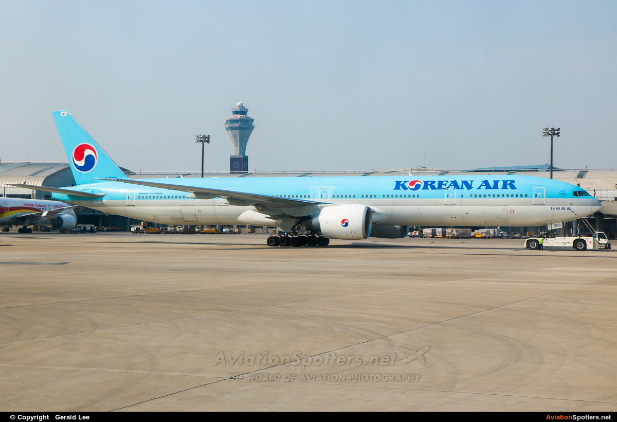 Korean Airlines  -  777-300ER  (HL8250) By Gerald Lee (Rhapsody)