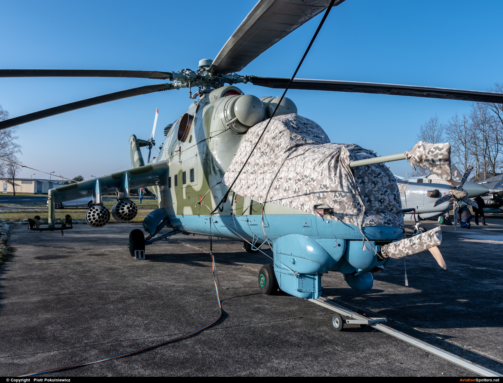 Poland - Air Force  -  Mi-24D  (016) By Piotr Pokulniewicz (Piciu)