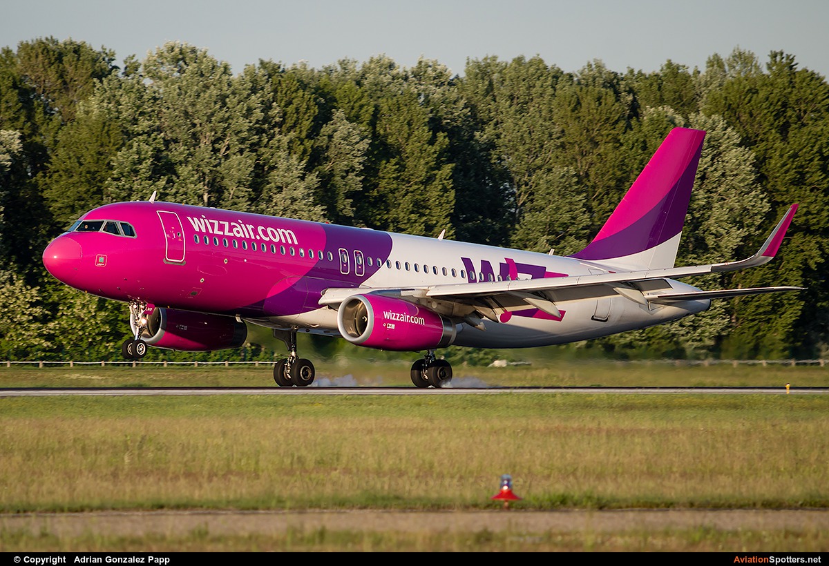 Wizz Air  -  A320  (HA-LWR) By Adrian Gonzalez Papp (agp12)