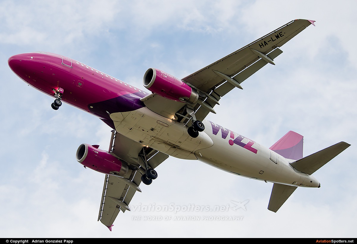 Wizz Air  -  A320  (HA-LWE) By Adrian Gonzalez Papp (agp12)