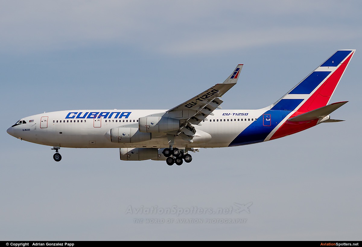 Cubana  -  Il-96  (CU-T1250) By Adrian Gonzalez Papp (agp12)