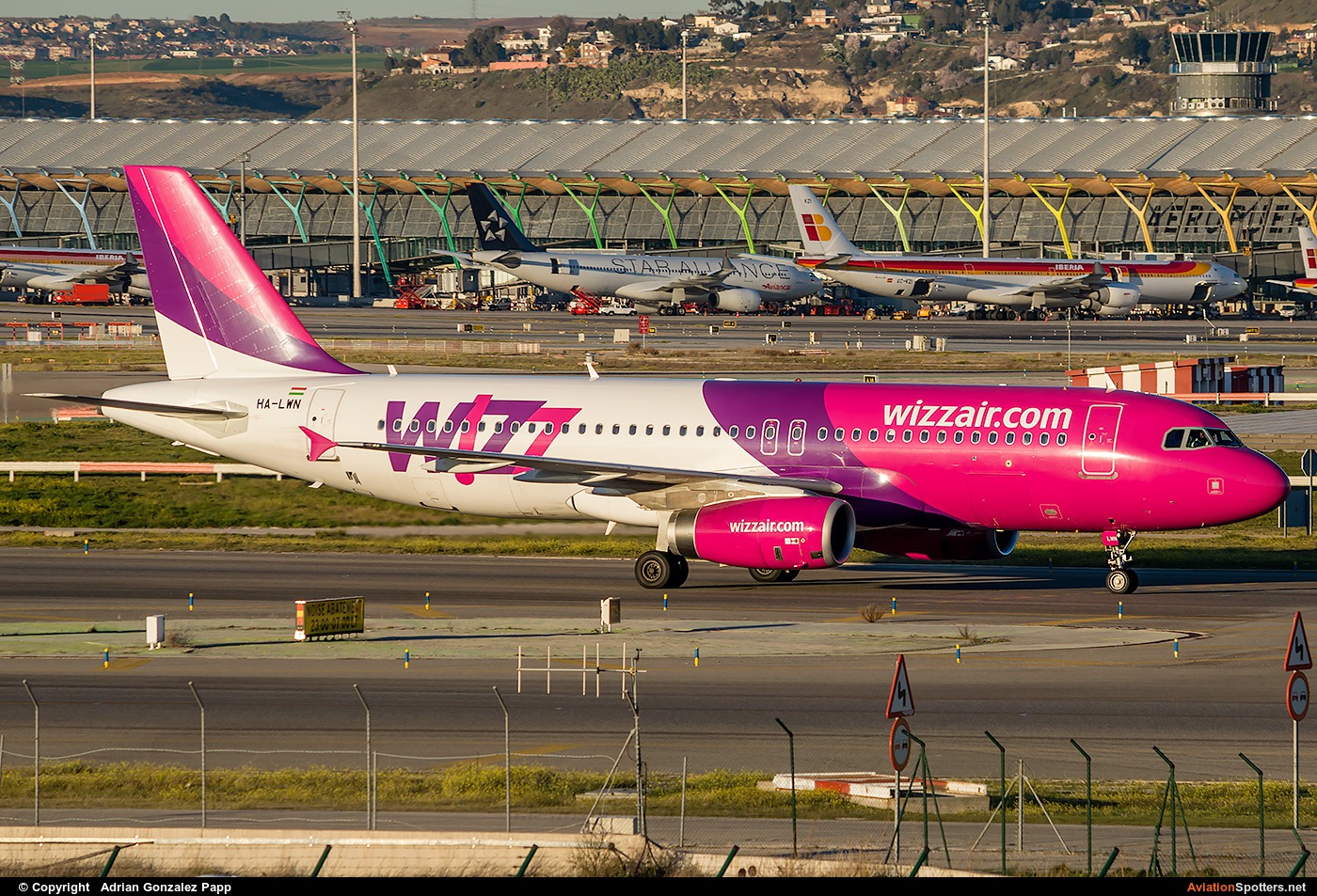 Wizz Air  -  A320  (HA-LWN) By Adrian Gonzalez Papp (agp12)