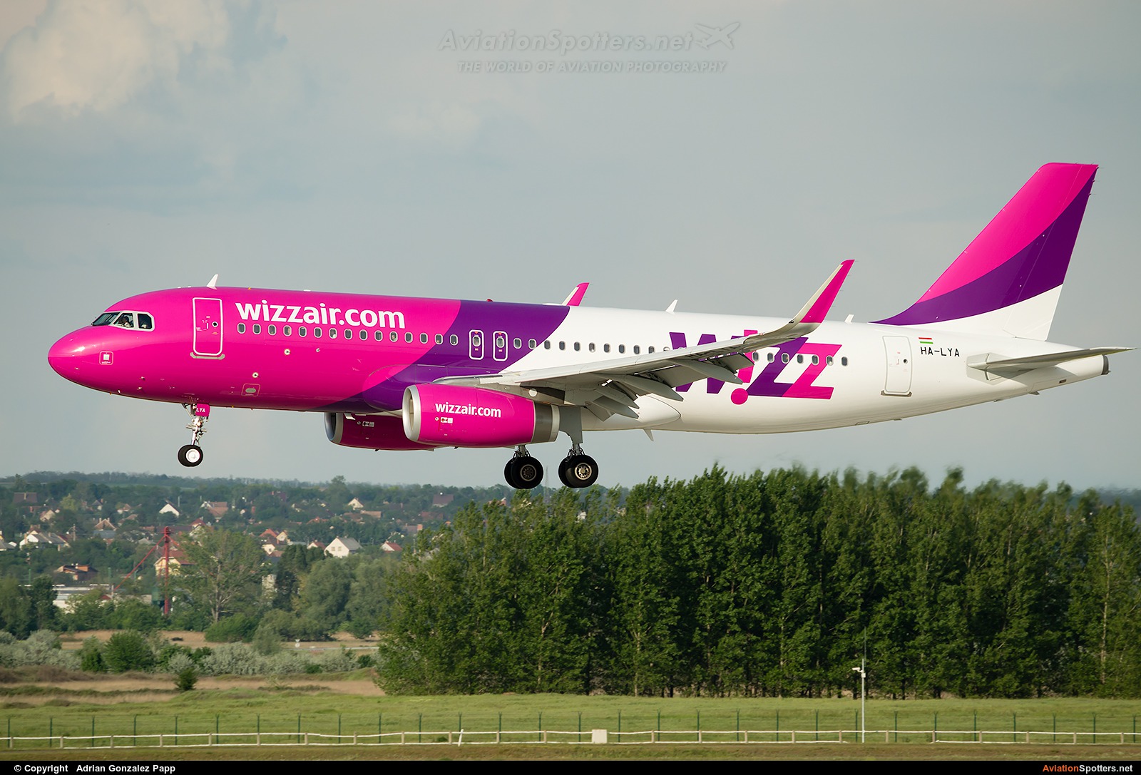 Wizz Air  -  A320  (HA-LYA) By Adrian Gonzalez Papp (agp12)