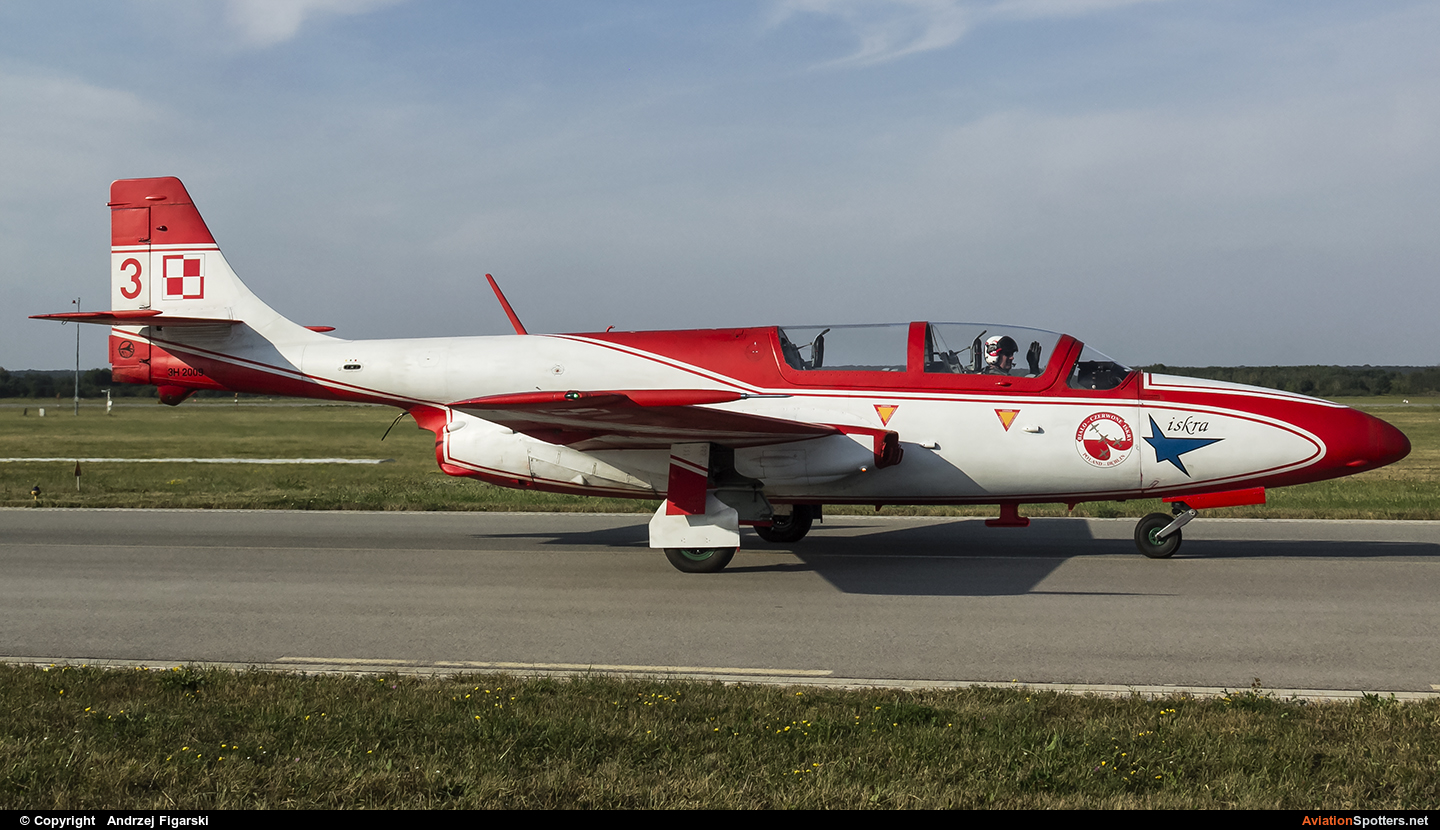 Poland - Air Force: White & Red Iskras  -  TS-11 Iskra  (3H-2009) By Andrzej Figarski (Figarski)