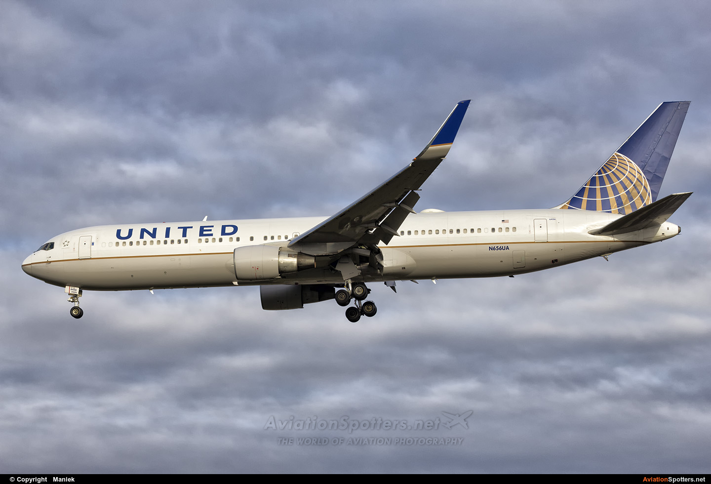 United Airlines  -  767-300ER  (N656UA) By Maniek (Maniek)