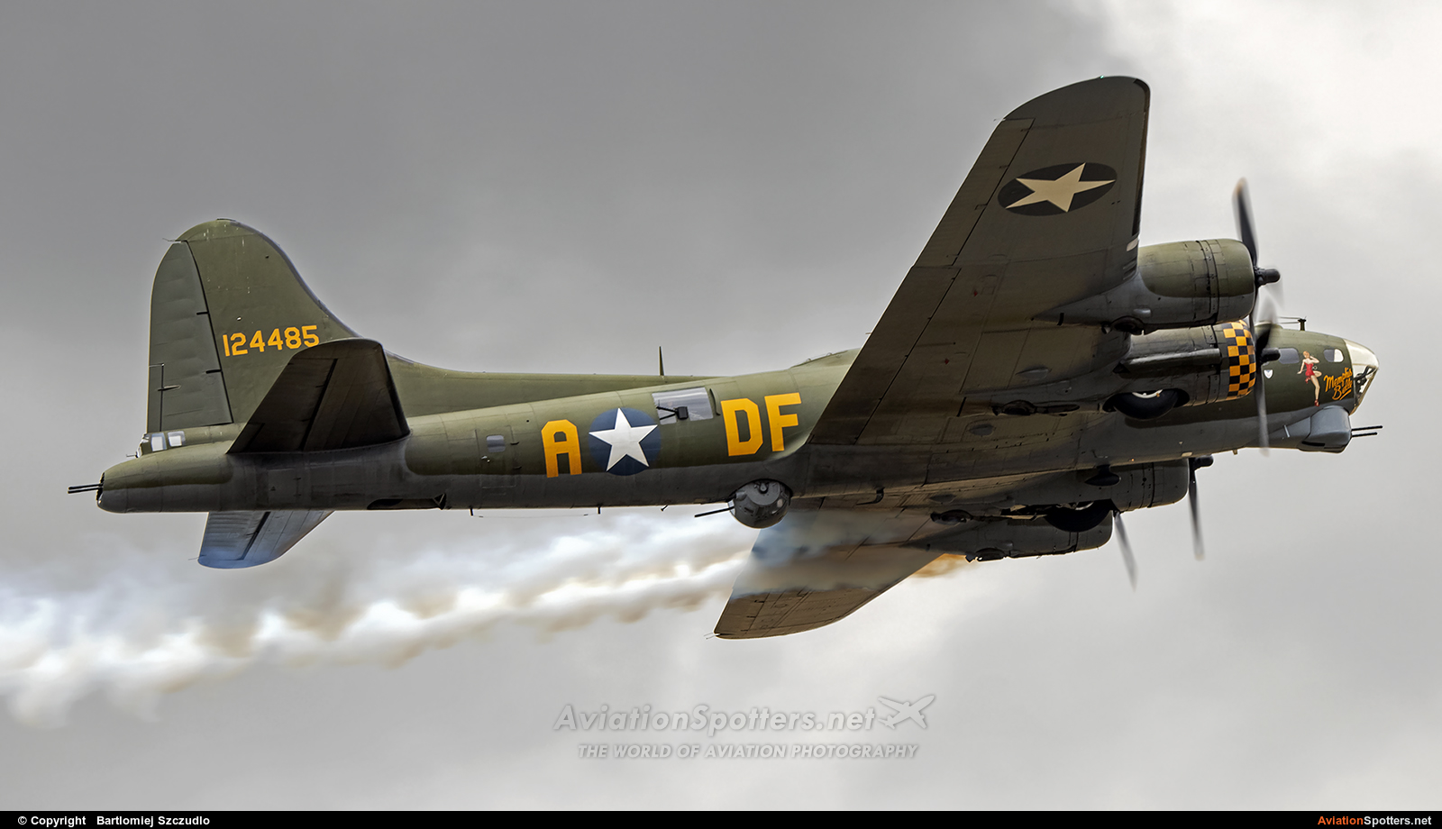 Private  -  B-17G Flying Fortress  (G-BEDF ) By Bartlomiej Szczudlo  (BartekSzczudlo)