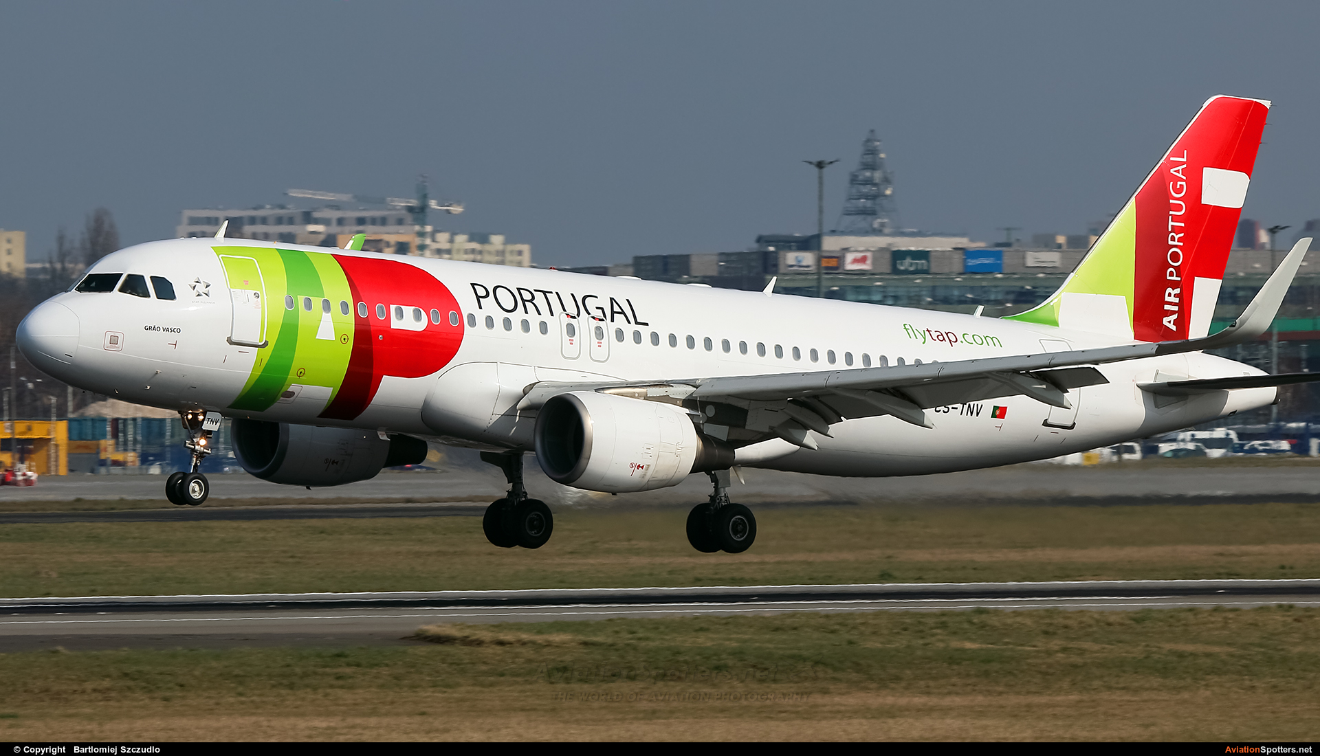 TAP Portugal  -  A320  (CS-TNV) By Bartlomiej Szczudlo  (BartekSzczudlo)