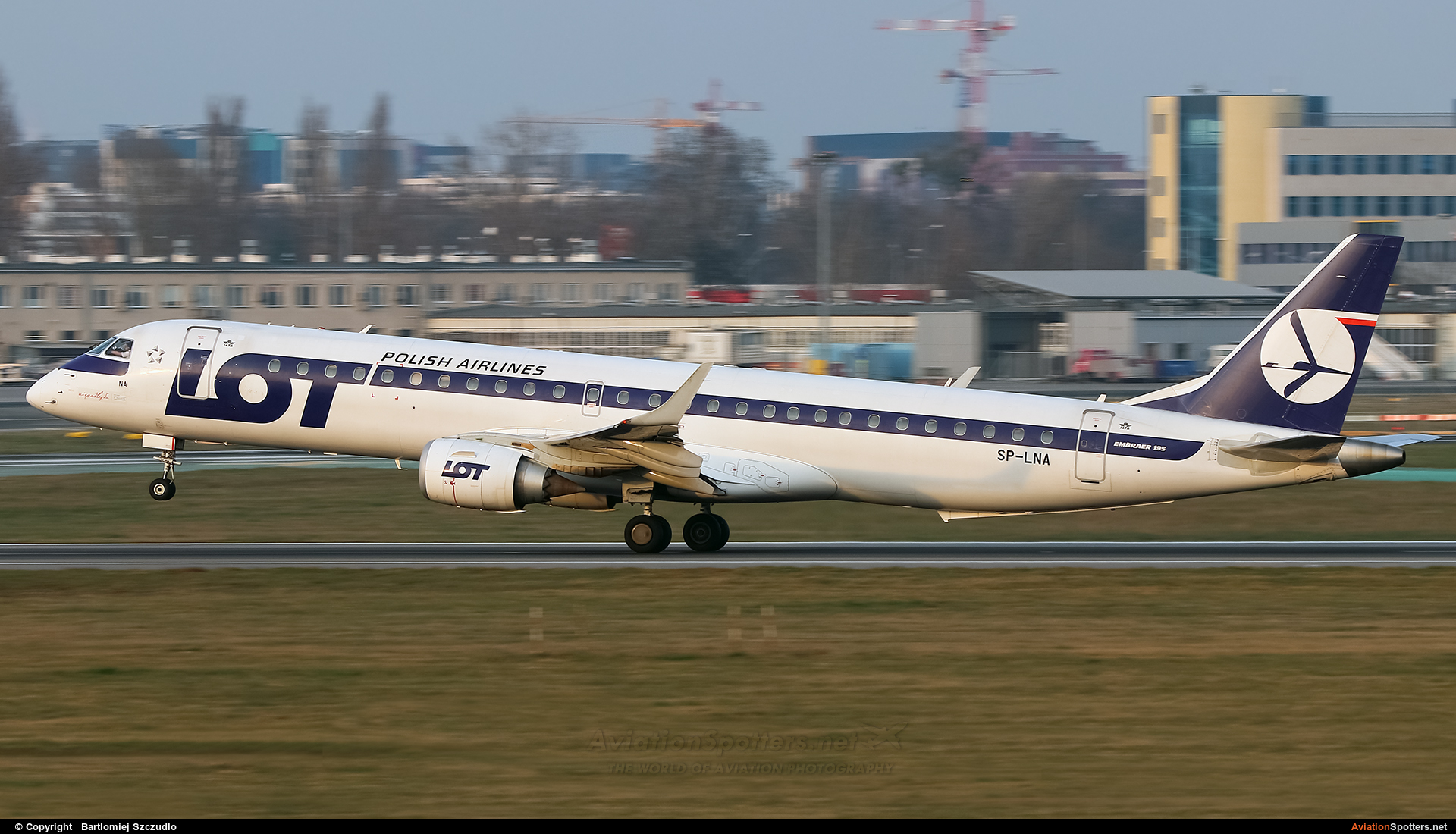 LOT - Polish Airlines  -  195LR  (SP-LNA) By Bartlomiej Szczudlo  (BartekSzczudlo)