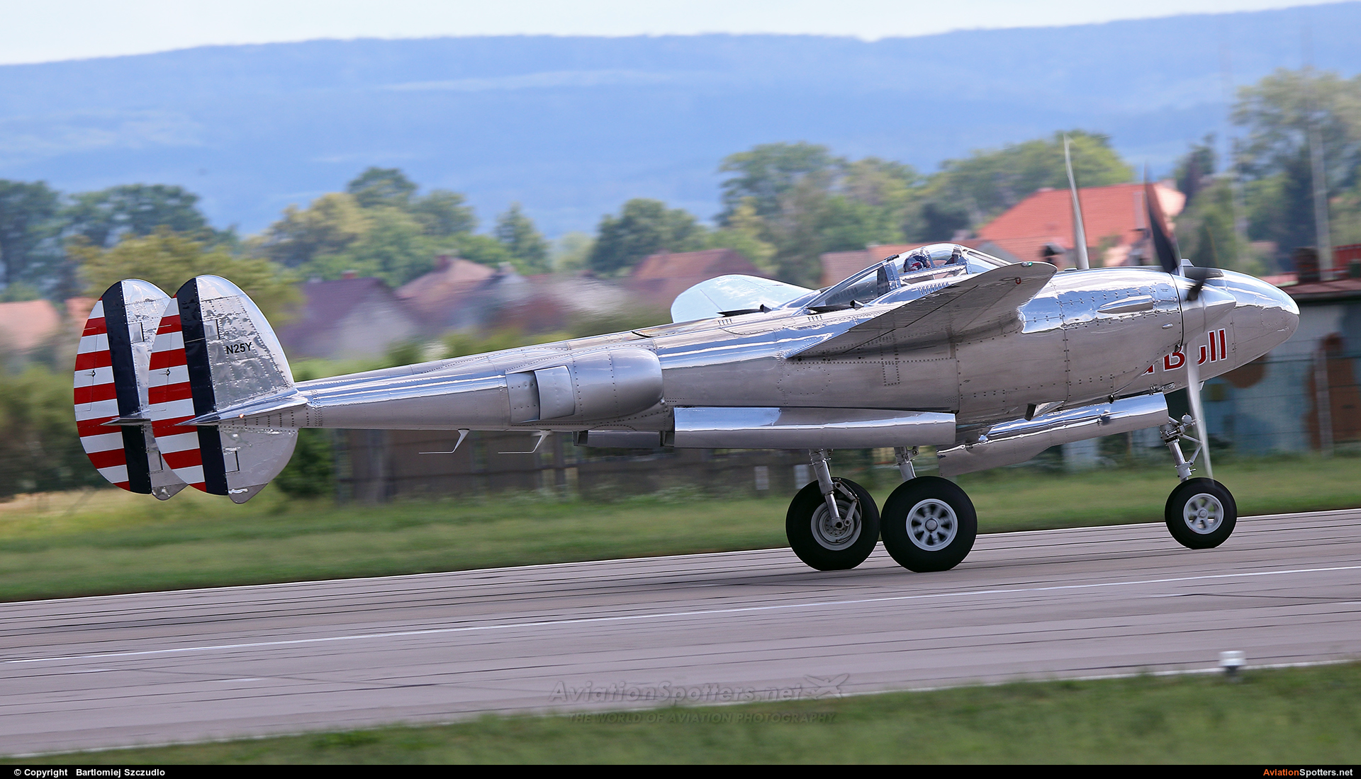 The Flying Bulls  -  P-38 Lightning  (N25Y) By Bartlomiej Szczudlo  (BartekSzczudlo)