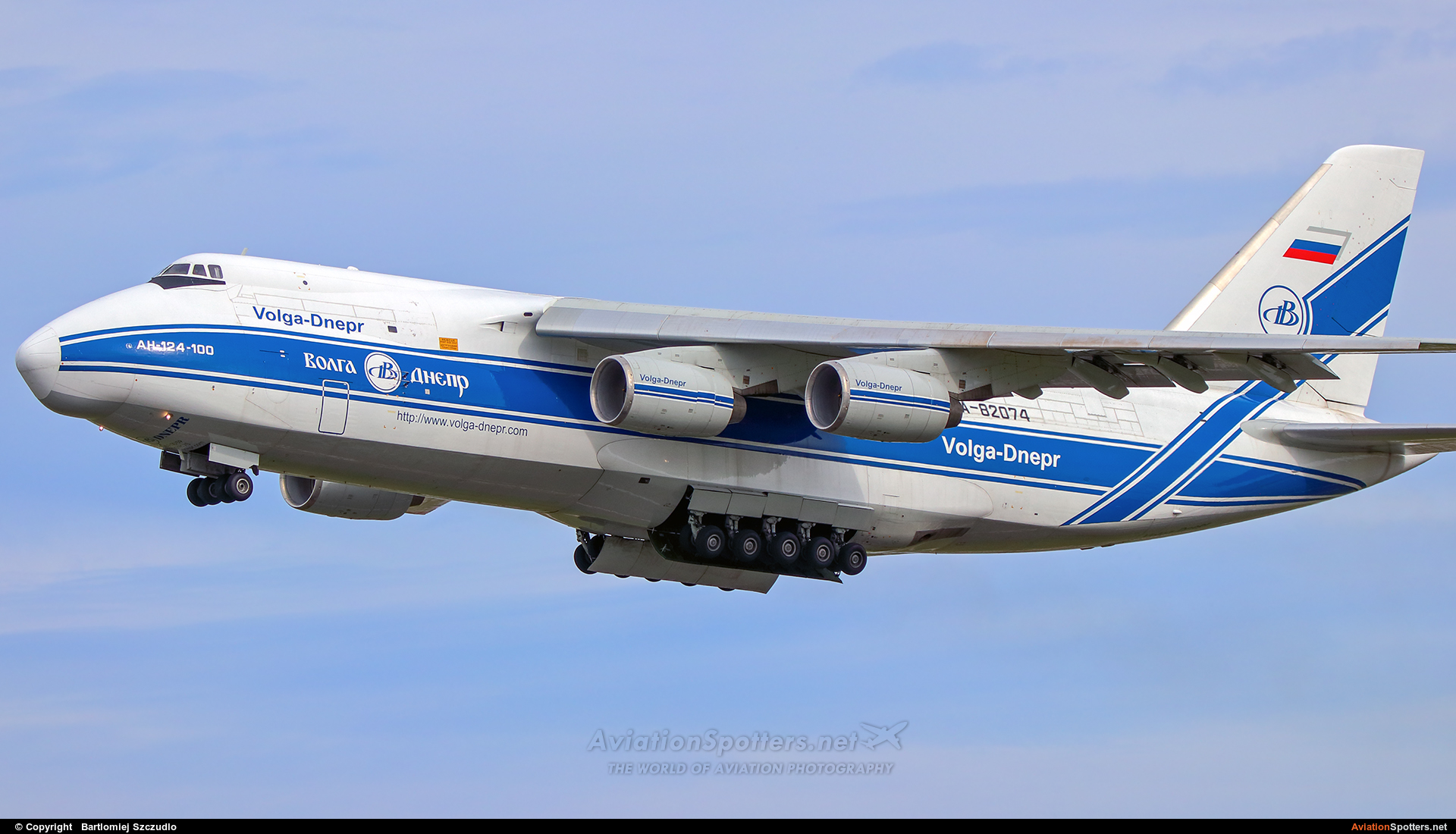 Volga-Dnepr Airlines  -  An-124  (RA-82074) By Bartlomiej Szczudlo  (BartekSzczudlo)