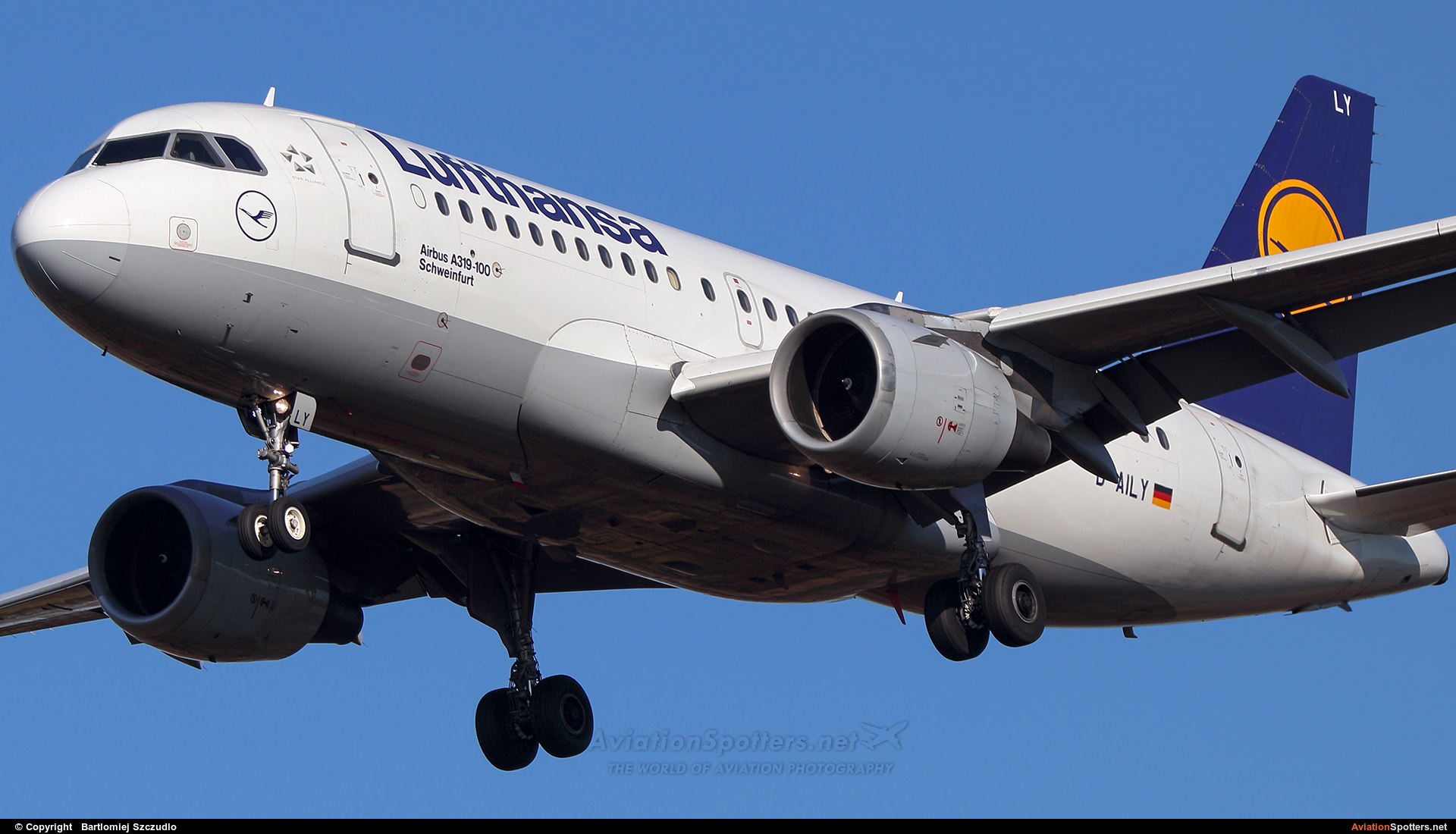 Lufthansa  -  A319-114  (D-AILY) By Bartlomiej Szczudlo  (BartekSzczudlo)