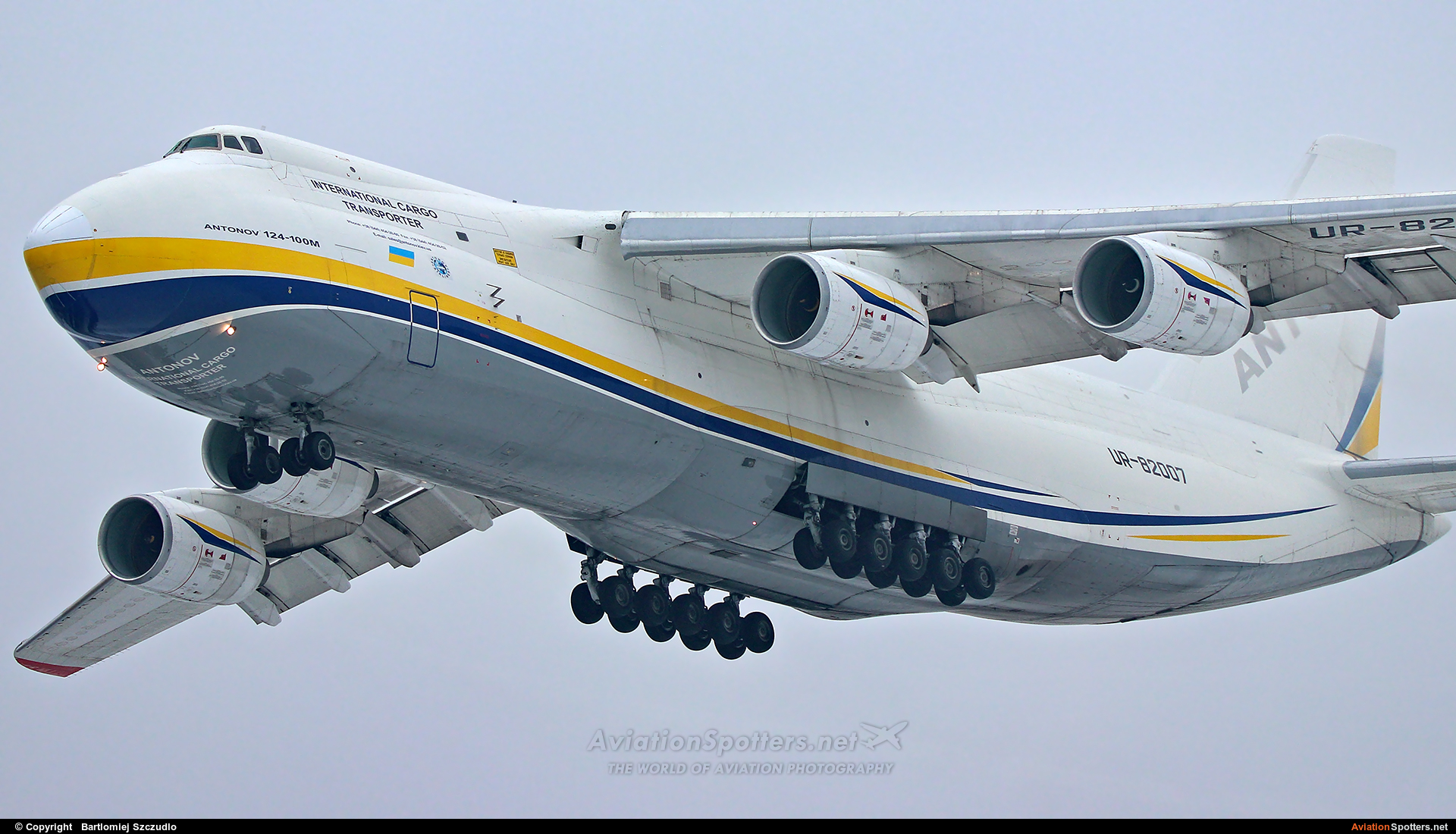Antonov Design Bureau  -  An-124  (UR-82007) By Bartlomiej Szczudlo  (BartekSzczudlo)