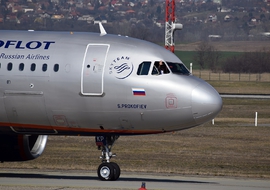 Airbus - A320 (VP-BKP) - Robert.814