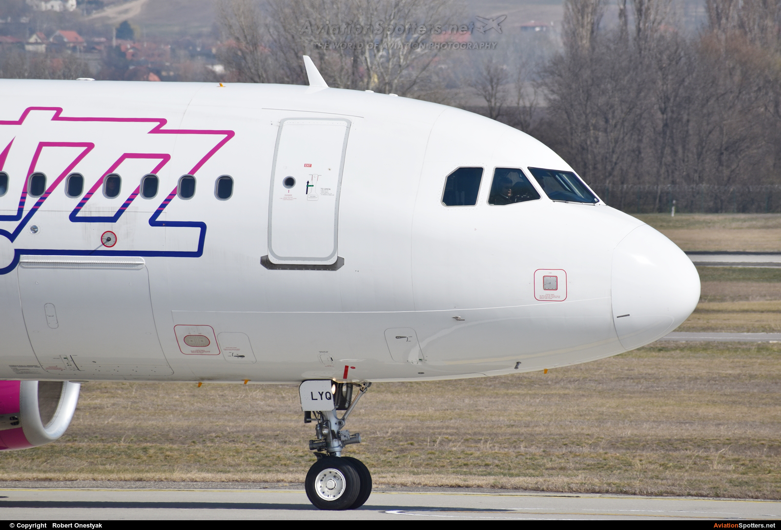 Wizz Air  -  A320-232  (HA-LYQ) By Robert Onestyak (Robert.814)