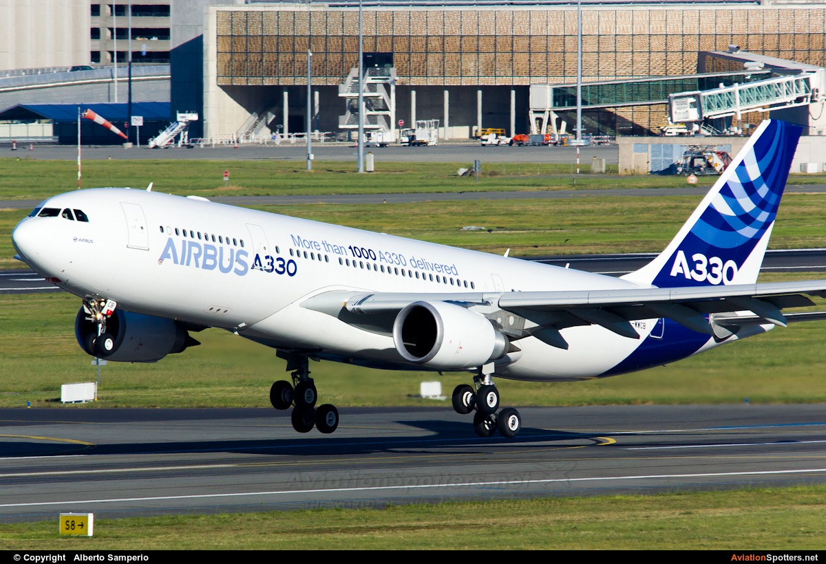 Airbus Industrie  -  A330-200  (F-WWCB) By Alberto Samperio (albert.sg)