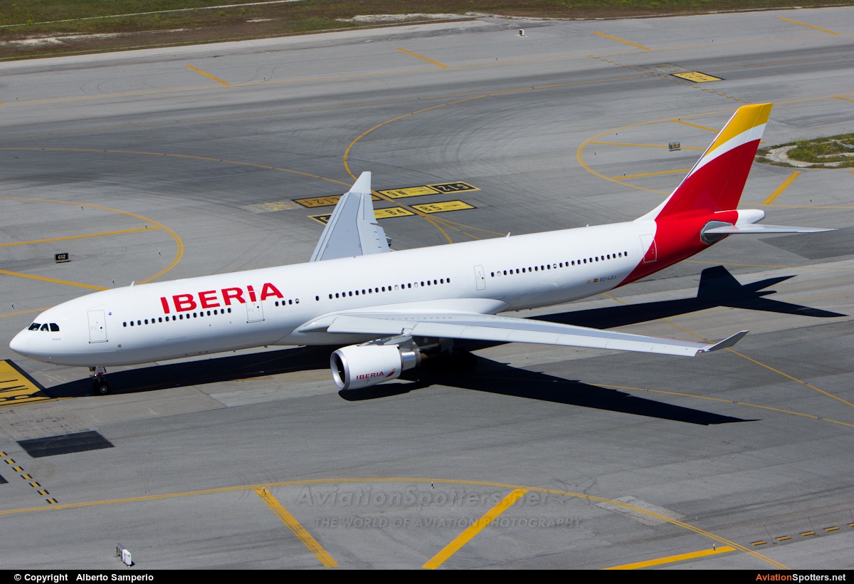 Iberia  -  A330-300  (EC-LZJ) By Alberto Samperio (albert.sg)