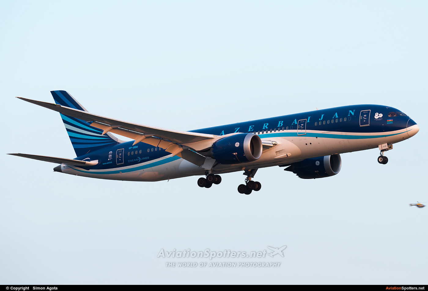 Azerbaijan Airlines  -  787-8 Dreamliner  (VP-BBR) By Simon Agota (goti80)