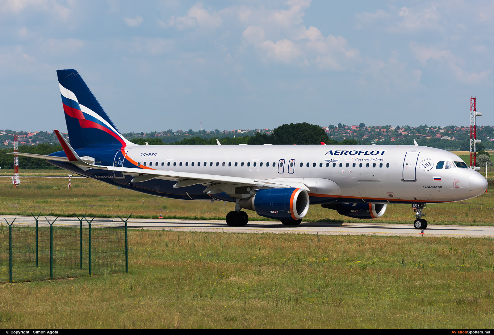 Aeroflot  -  A320-214  (VQ-BSG) By Simon Agota (goti80)