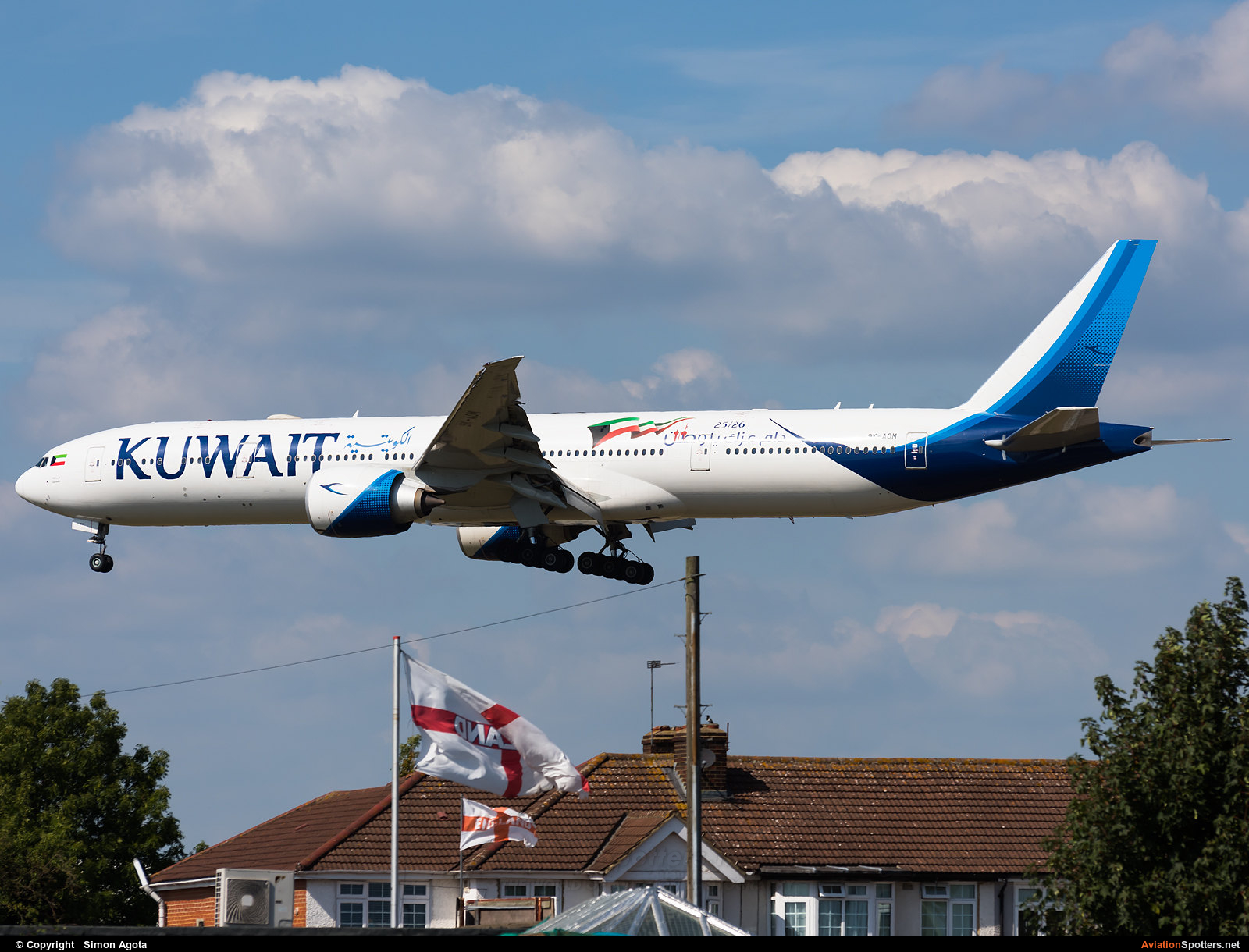 Kuwait Airways  -  777-300ER  (9K-AOM) By Simon Agota (goti80)