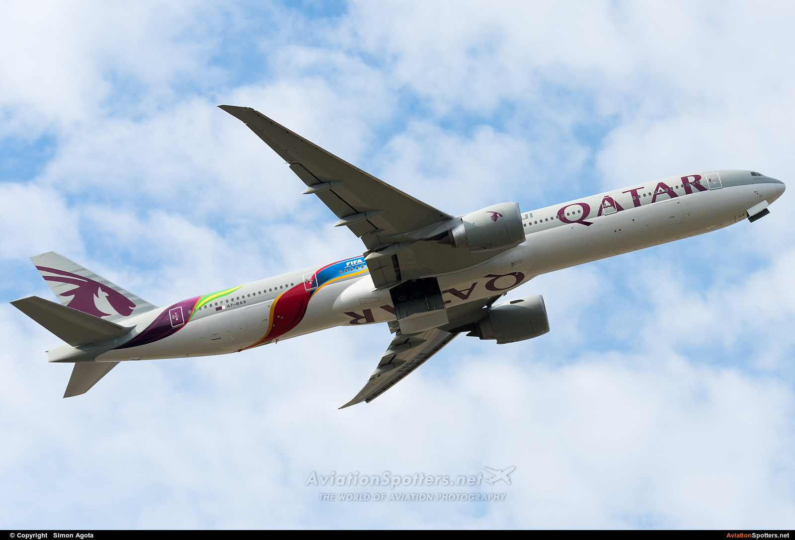 Qatar Airways  -  777-300ER  (A7-BAX) By Simon Agota (goti80)