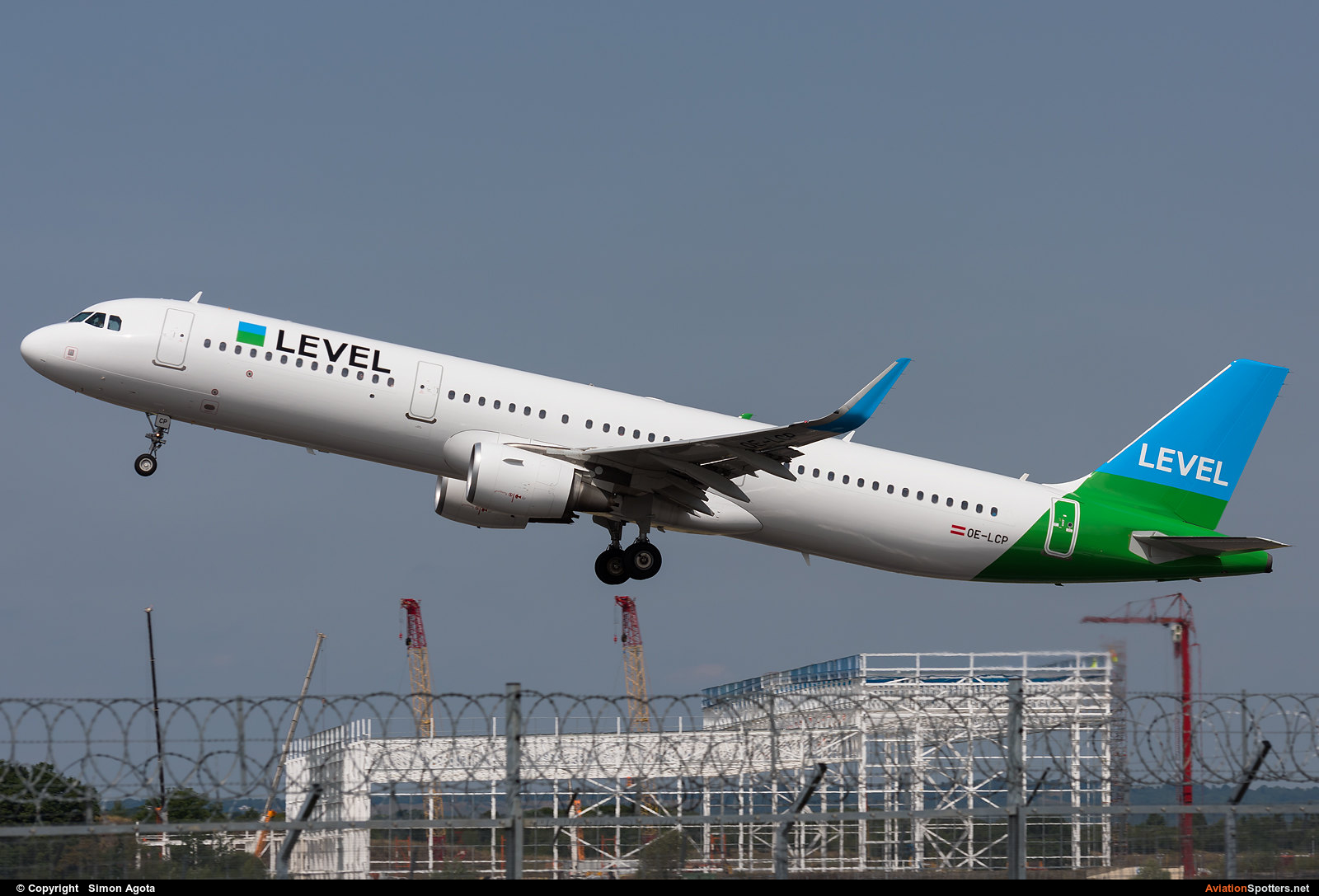 Level Airlines  -  A321-211  (OE-LCP) By Simon Agota (goti80)