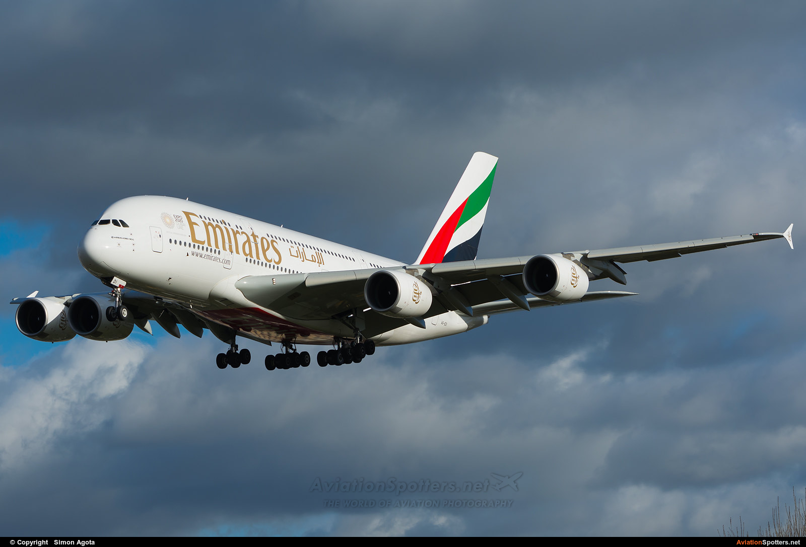Emirates Airlines  -  A380-861  (A6-EDI) By Simon Agota (goti80)