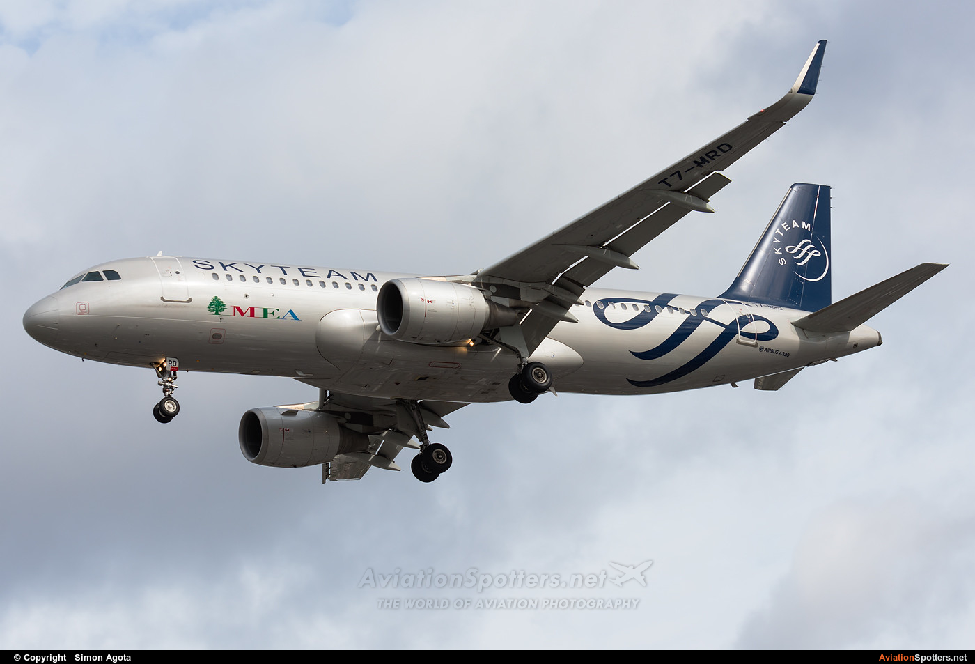 MEA - Middle East Airlines  -  A320-214  (7T-MRD) By Simon Agota (goti80)