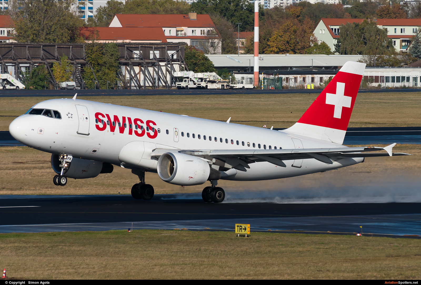 Swiss International  -  A319  (HB-IPX) By Simon Agota (goti80)