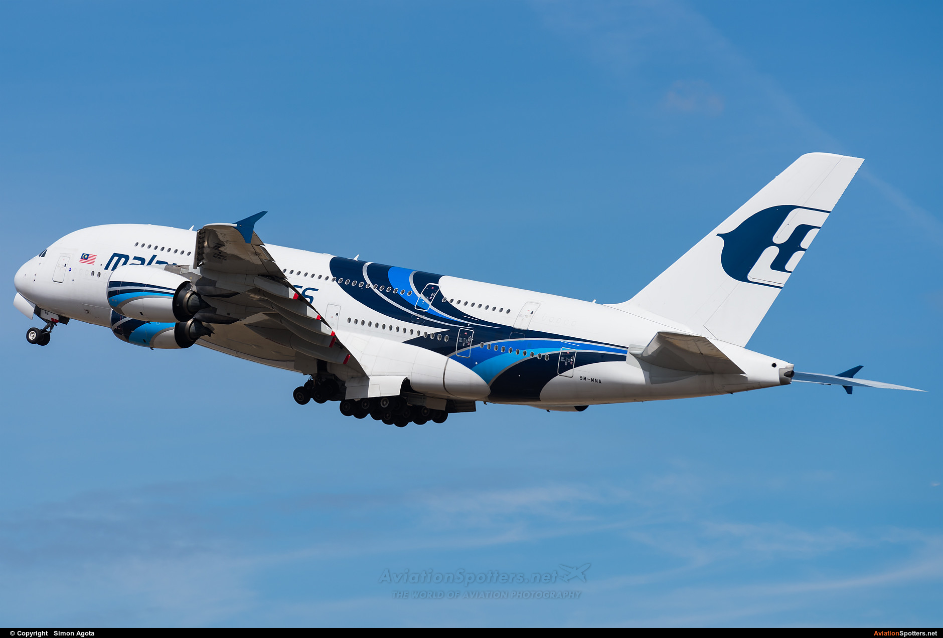 Malaysia Airlines  -  A380-841  (9M-MNA) By Simon Agota (goti80)