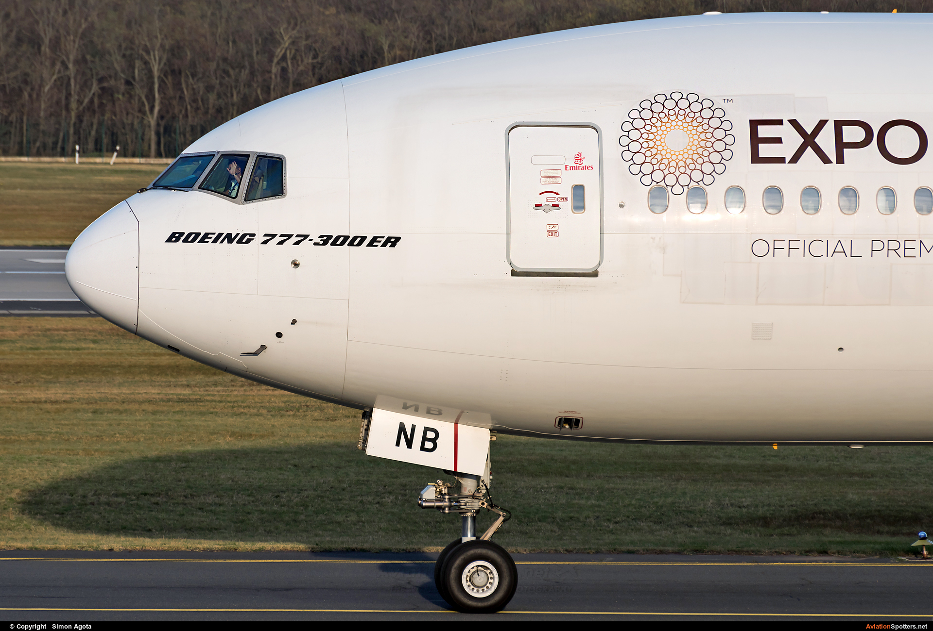 Emirates Airlines  -  777-300ER  (A6-ENB) By Simon Agota (goti80)