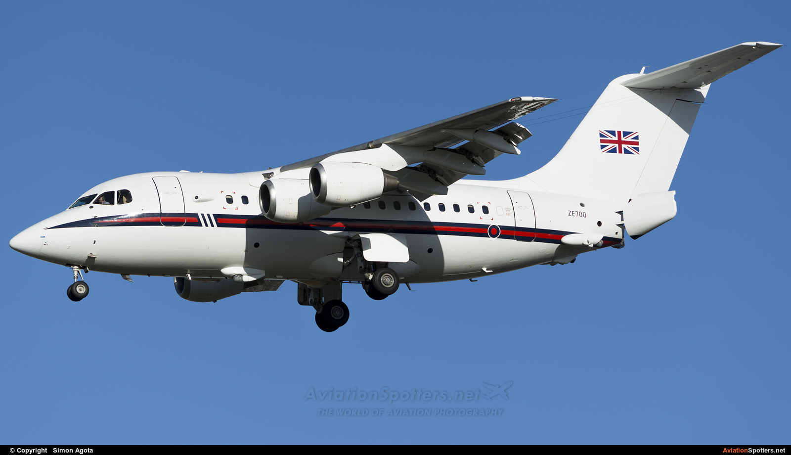 UK - Air Force  -  BAe 146 CC.2  (ZE700) By Simon Agota (goti80)