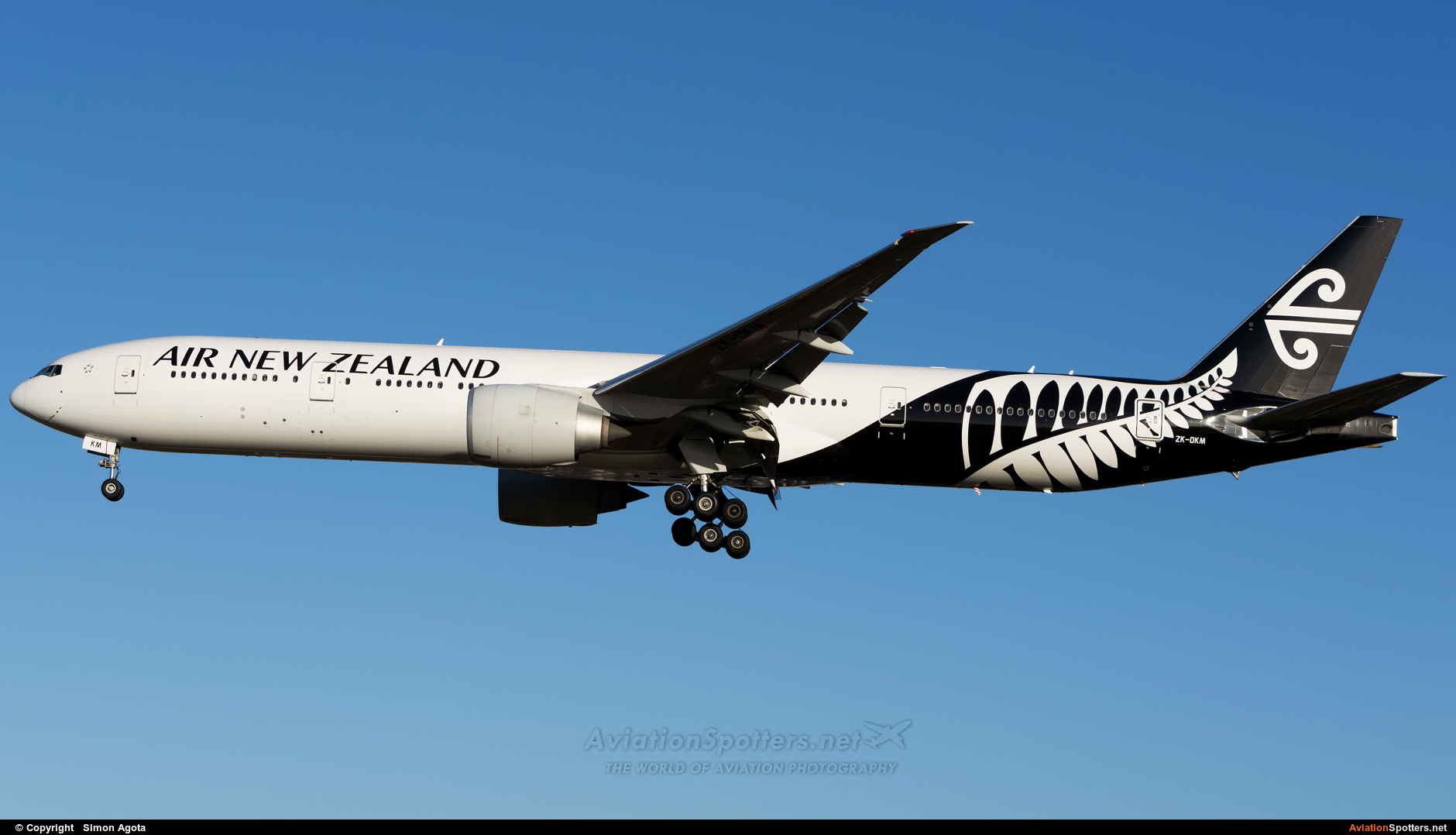 Air New Zealand  -  777-300ER  (ZK-OKM) By Simon Agota (goti80)