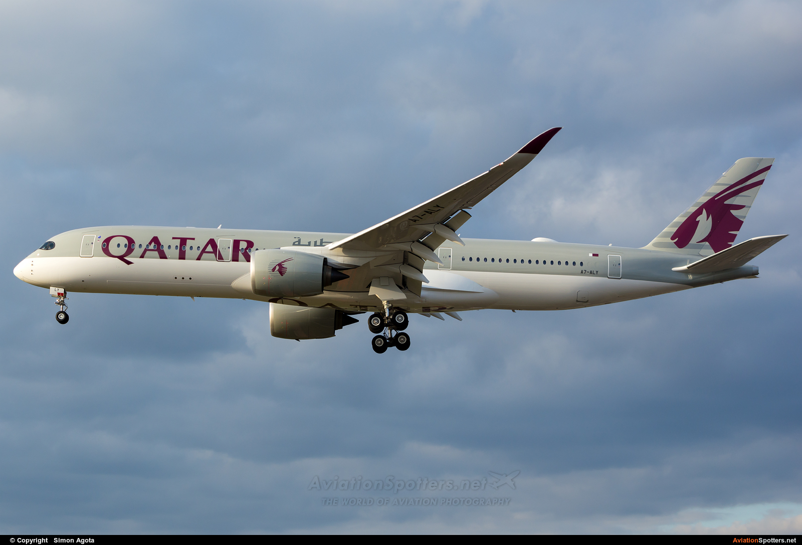 Qatar Airways  -  A350-900  (A7-ALY) By Simon Agota (goti80)