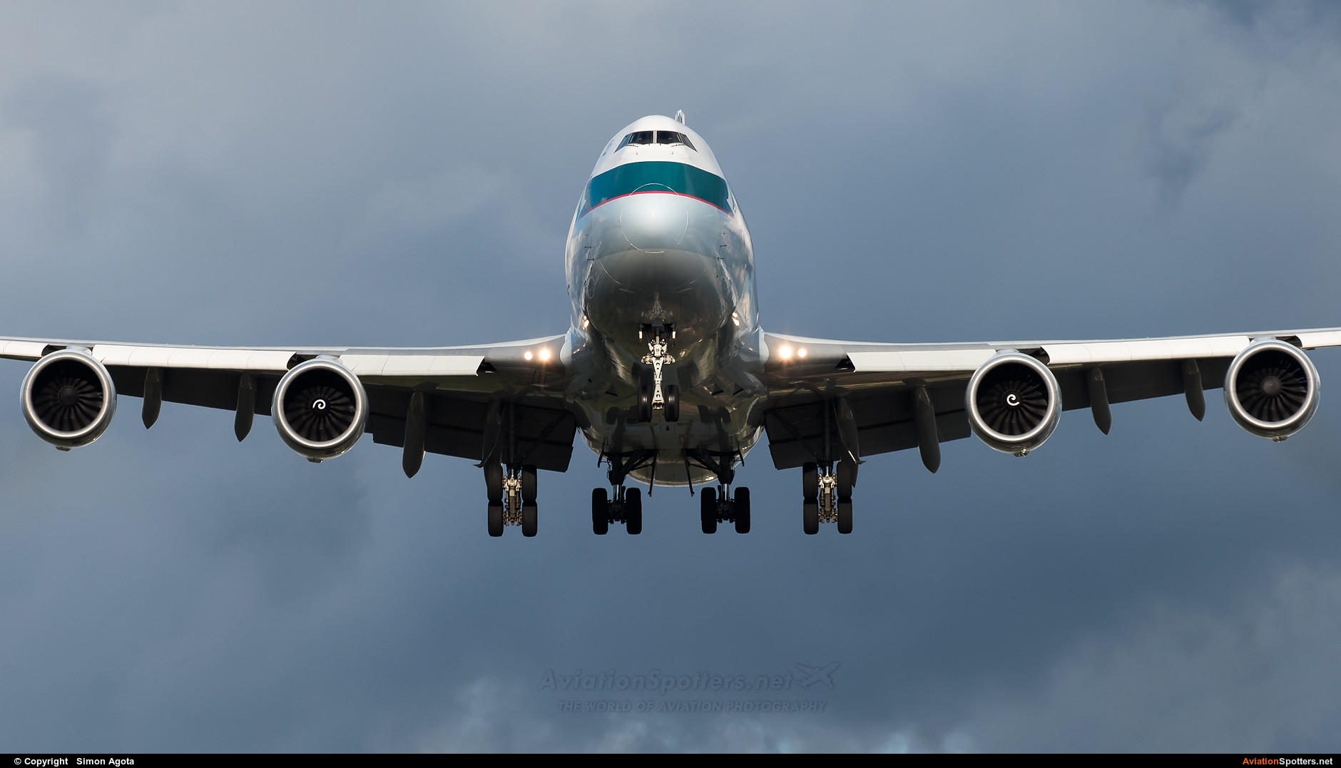 Cathay Pacific Cargo  -  747-8F  (B-LJJ) By Simon Agota (goti80)