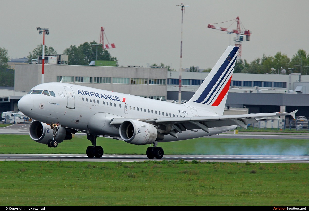 Air France  -  A318  (F-GUGI) By lukasz_rad (lukasz_rad)