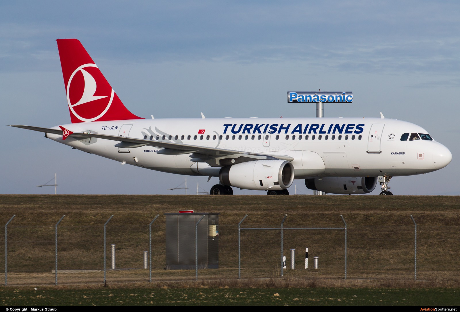 Turkish Airlines  -  A319  (TC-JLN) By Markus Straub  (spottermarkus)