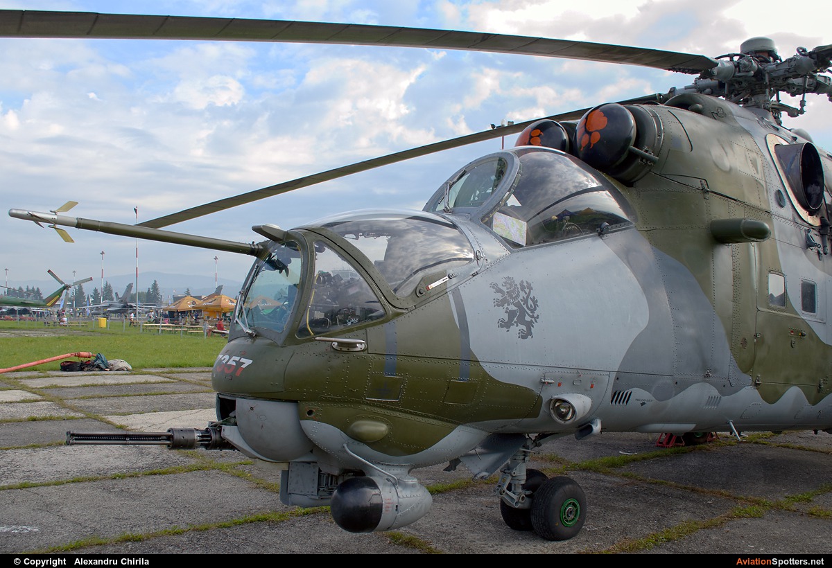 Czech - Air Force  -  Mi-24V  (7357) By Alexandru Chirila (allex)