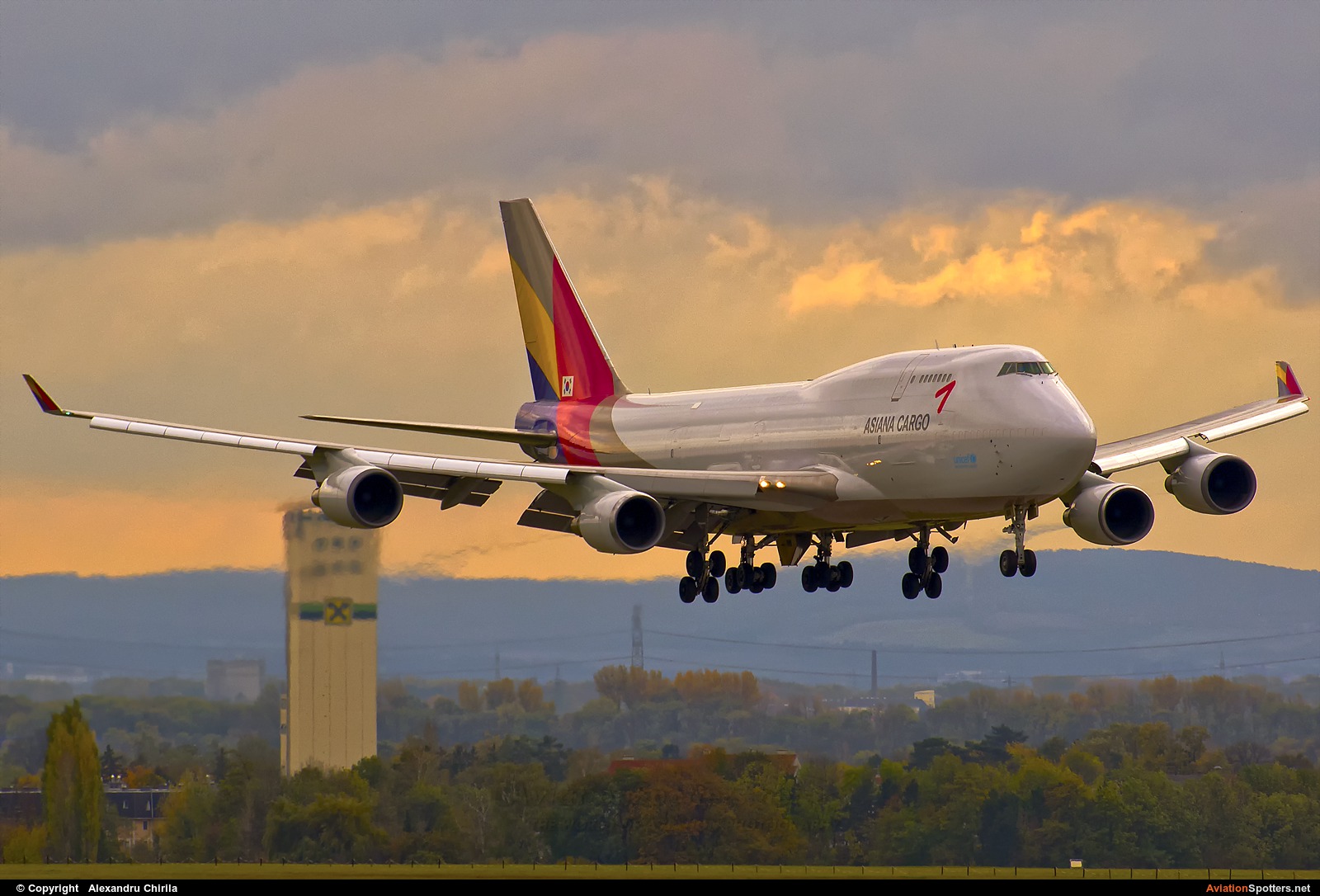 Asiana Airlines  -  747-400SF  (HL7618) By Alexandru Chirila (allex)