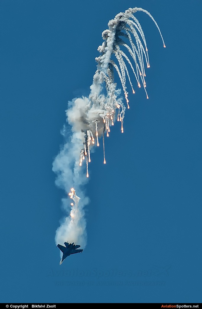 Russia - Air Force : Russian Knights  -  Su-27  (08 BLUE) By Bikfalvi Zsolt (Floyd)