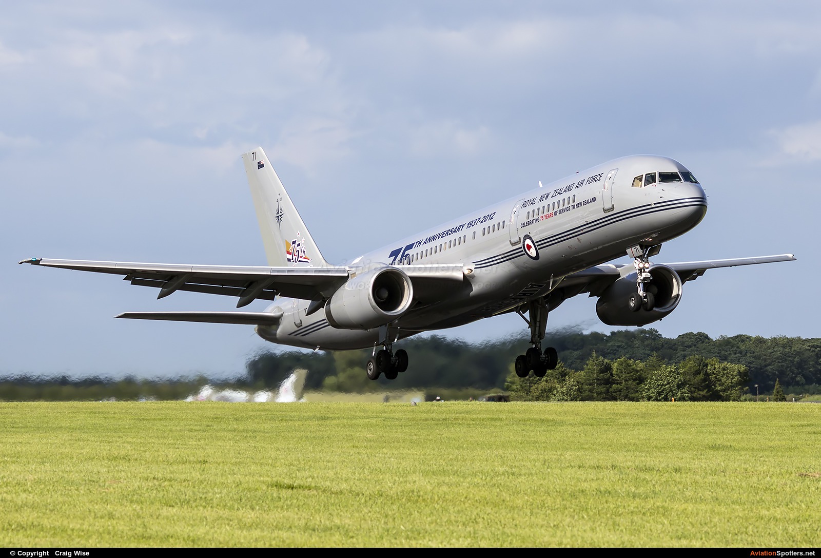 New Zealand - Air Force  -  757-200  (NZ7571) By Craig Wise (Tigger Bounce)