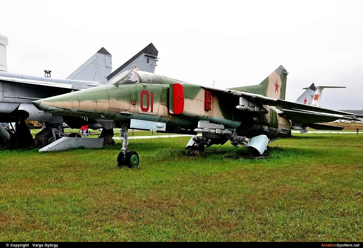 Soviet Air Force  -  MiG-27  (01) By Varga György (vargagyuri)