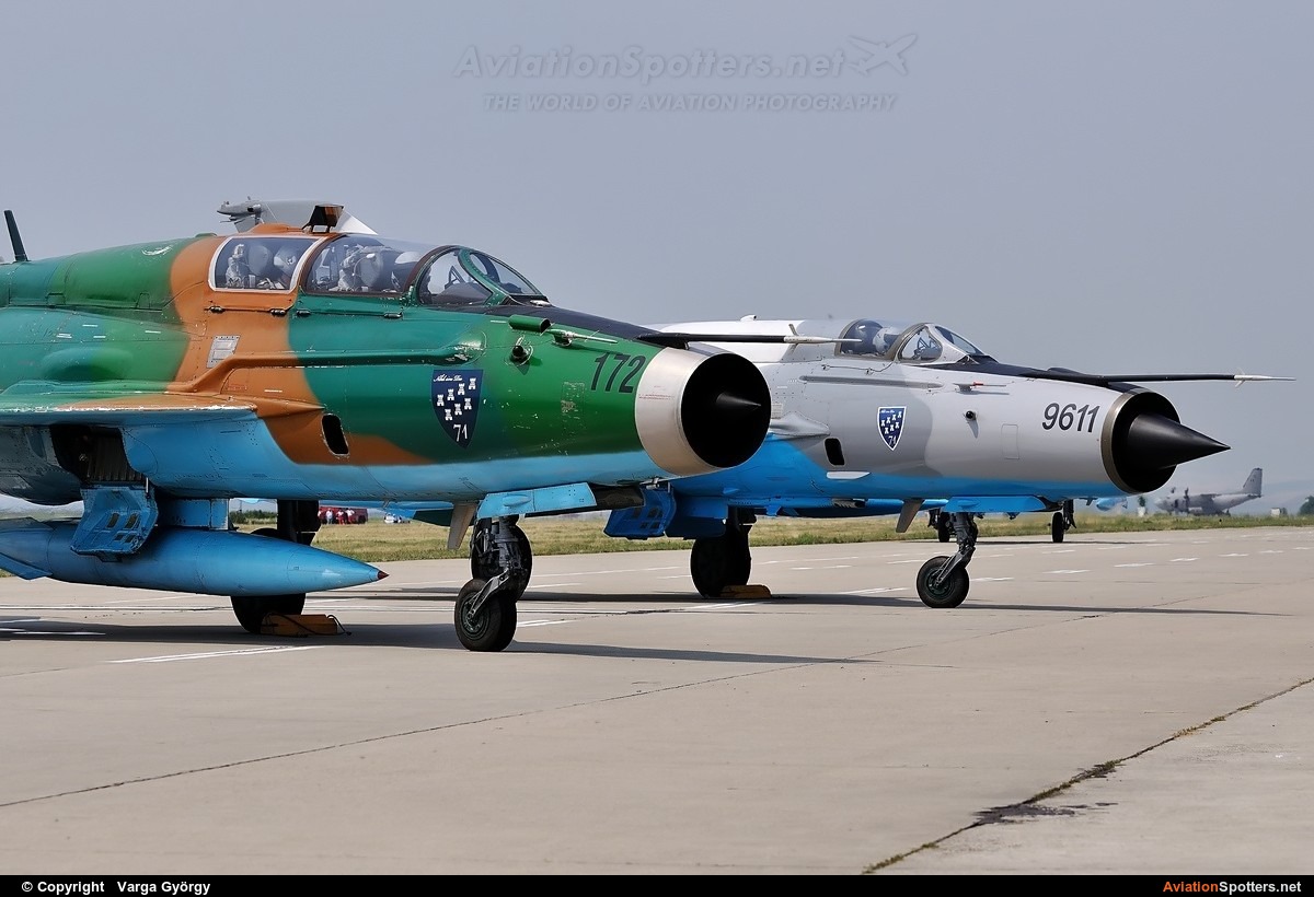 Romania - Air Force  -  MiG-21 UM  LanceR B  (172) By Varga György (vargagyuri)