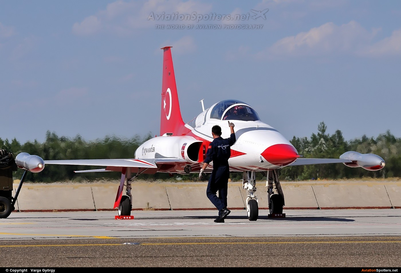 Turkey - Air Force : Turkish Stars  -  NF-5A  (70-3032) By Varga György (vargagyuri)