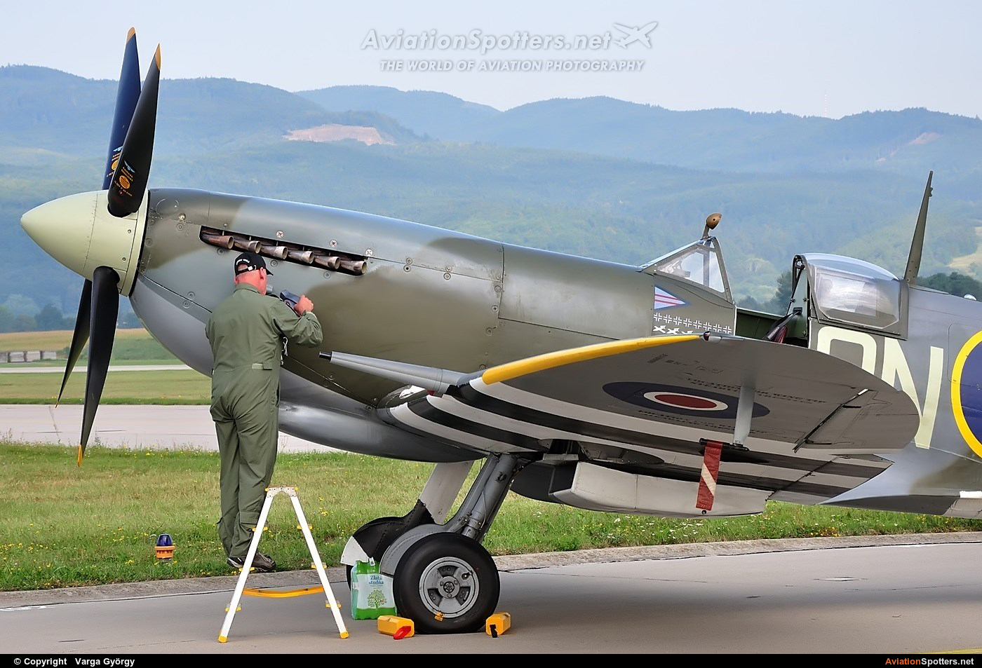 Private  -  Spitfire LF.XVIe  (TE184) By Varga György (vargagyuri)