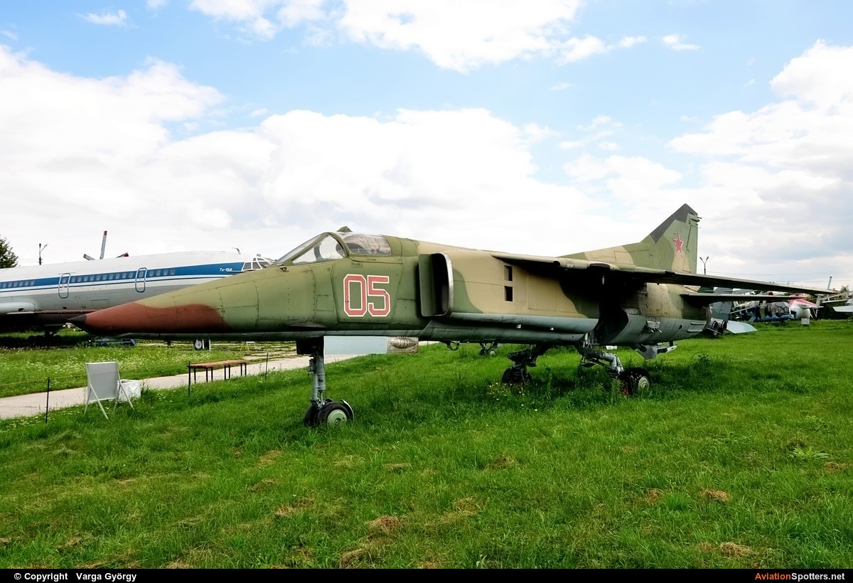 Ukraine - Air Force  -  MiG-27  (05) By Varga György (vargagyuri)